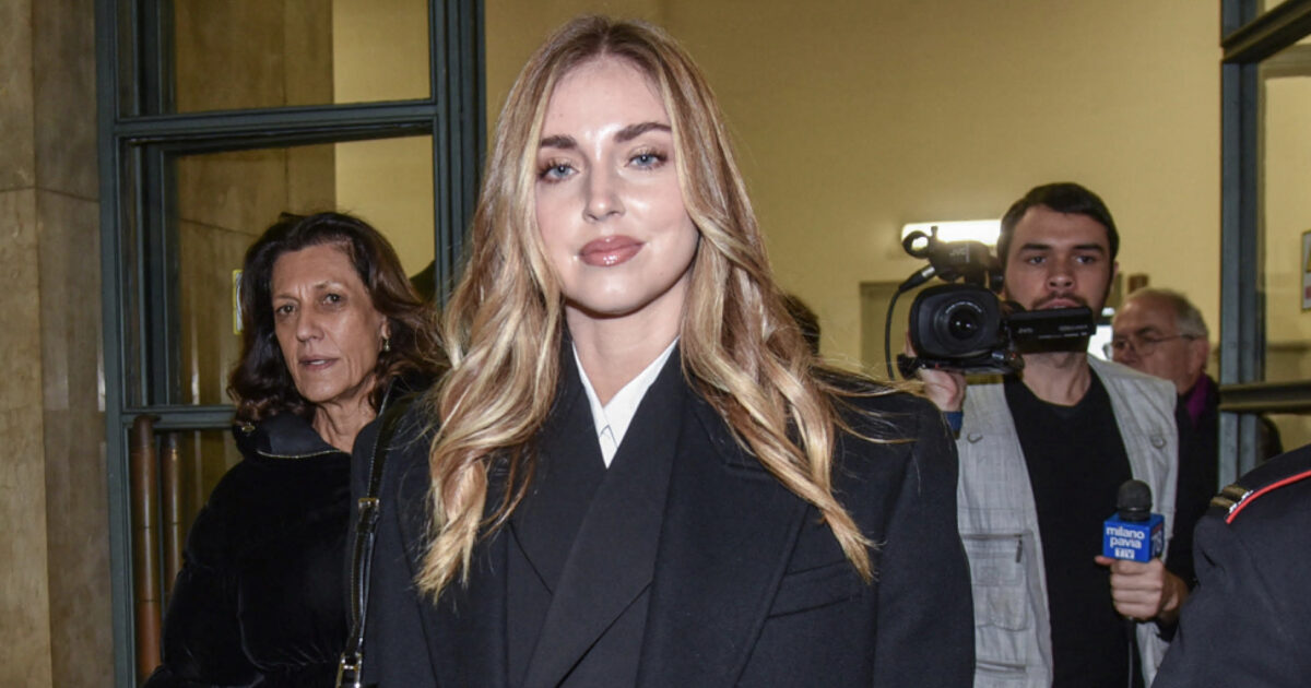Chiara Ferragni torna in tribunale per truffa aggravata, la parola va alla difesa: “Buona fede su Pandoro e Uova di Pasqua, nessuno ha lucrato”