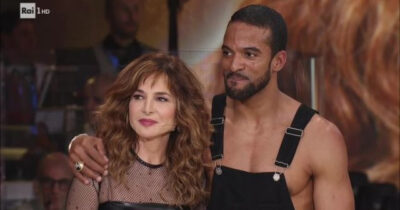 Copertina di “Ballando con le stelle è un programma di una violenza verbale altamente diseducativa. Ora che ci penso: sono stata davvero una pazza”: Giuliana De Sio si sfoga