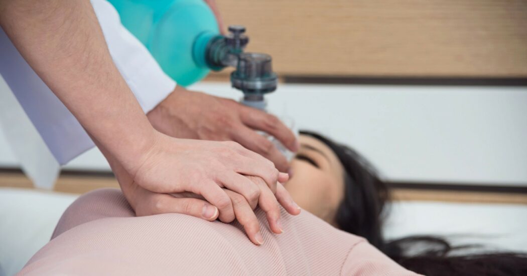 Un massaggio cardiaco di quasi due ore: salva