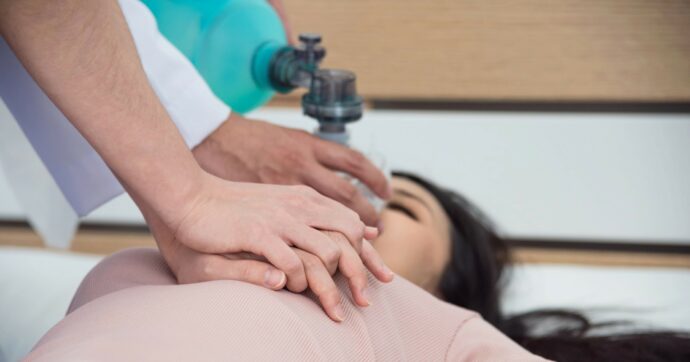 Un massaggio cardiaco di quasi due ore: salva