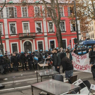 Copertina di Blitz al quotidiano La Stampa e Bezos: fine di Askatasuna