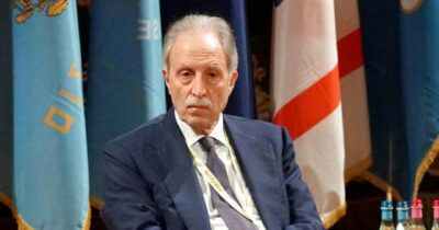 Copertina di Regalo di Natale: anche in Basilicata tornano i vitalizi