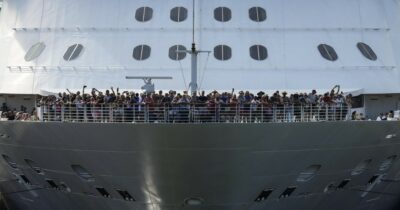 Copertina di Tornano le navi da crociera a La Maddalena: un’altra ‘perla’ propagandistica dai costi altissimi