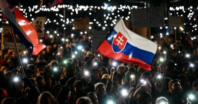 Copertina di Slovacchia in piazza per difendere lo stato di diritto dalle leggi del premier Fico, che vuole fare come Orban in Ungheria