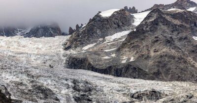 Copertina di Il ghiaccio si scioglie e la vetta si abbassa, l’allarme sul Monte Bianco: “Impatto inaspettato”
