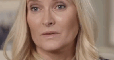 Copertina di “Le condizioni di salute della principessa sono peggiorate, potrebbe subire un trapianto di polmone”: paura per Mette-Marit di Norvegia