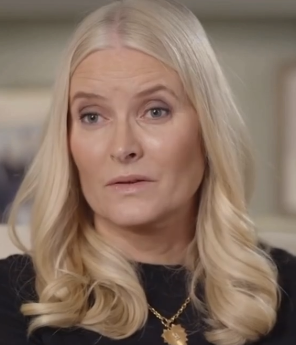 “Le condizioni di salute della principessa sono peggiorate, potrebbe subire un trapianto di polmone”: paura per Mette-Marit di Norvegia