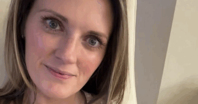 Copertina di “Sono stata cacciata da un ristorante perché mi sono messa ad allattare mia figlia. Ho deciso di pubblicare il video del proprietario che urla per una ragione”: la storia di Aris Smith Kopiec