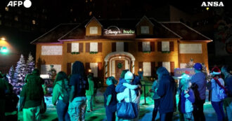 Copertina di Mamma ho perso l’aereo diventa da record, la casa dei McCallister riprodotta con il pan di zenzero: è la più grande al mondo