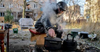 Copertina di Ucraina, parla il capo dell’agenzia dell’Onu per gli affari umanitari: “Siamo in emergenza umanitaria, ma i soldi ci sono solo per le armi”