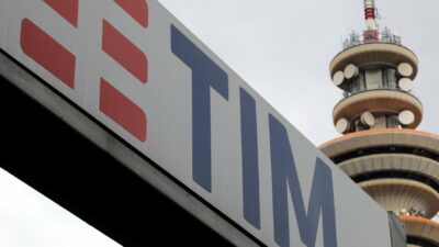 Copertina di Chiamate indesiderate anche a numeri iscritti al Registro delle opposizioni e dati raccolti illecitamente: multa da 9,5 milioni a Tim