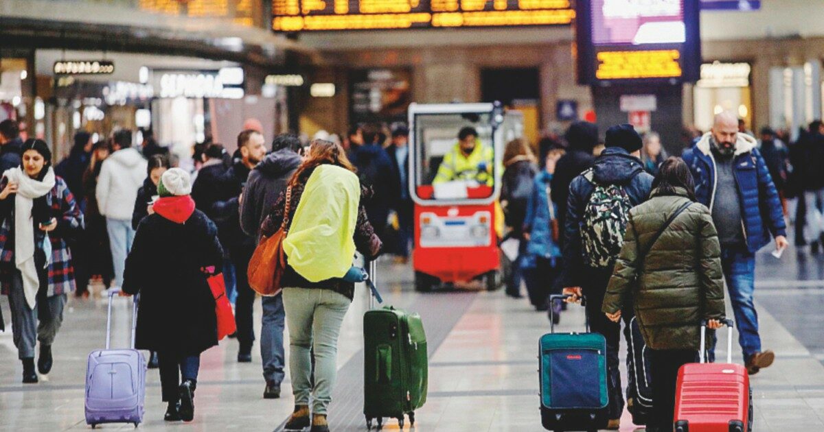raffica di scioperi nei trasporti a febbraio a rischio treni bus e voli ecco quando da Ilfattoquotidiano.it raffica di scioperi nei trasporti a febbraio a rischio treni bus e voli ecco quando