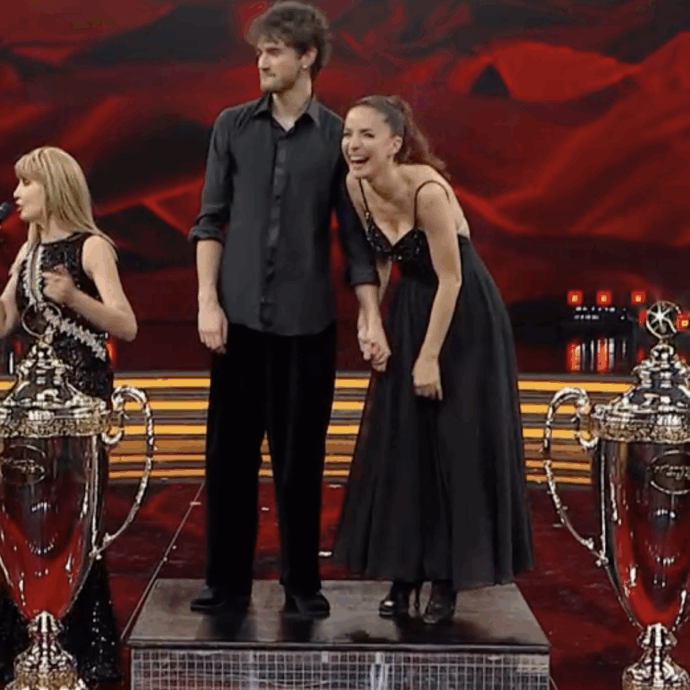 Le pagelle della finale di Ballando con Le Stelle: Fognini si è concesso al ‘sano cazzeggio’ (9.5), Colombari miglior percorso (8.5), D’Urso vittima delle troppe aspettative (6), Fialdini ha ‘appesantito’ il ballo (5.5)