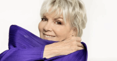 Copertina di “Mio padre è morto quando avevo 14 anni, si è tolto la vita. Il cancro? Ho fatto una terapia che non ha funzionato, poi la chemio. Proseguo con cure e controlli ma al momento sto bene”: così Caterina Caselli