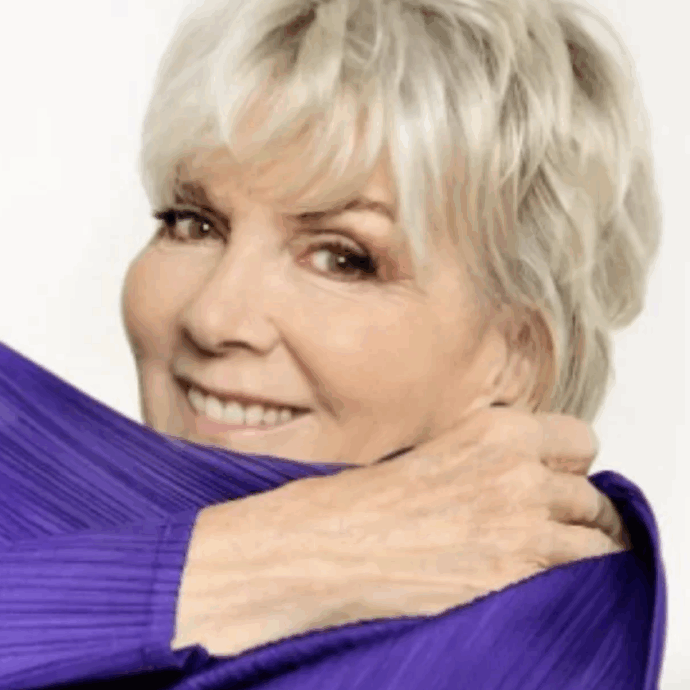 “Mio padre è morto quando avevo 14 anni, si è tolto la vita. Il cancro? Ho fatto una terapia che non ha funzionato, poi la chemio. Proseguo con cure e controlli ma al momento sto bene”: così Caterina Caselli