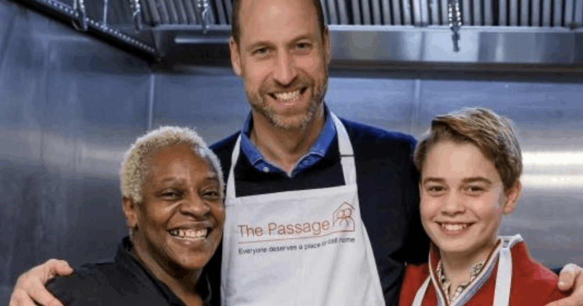 Il principe George prepara il pranzo di Natale per i senzatetto “come il suo papà fece con Lady Diana”: “William si è occupato dei cavoletti di Bruxelles, lui dei pudding”