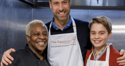 Copertina di Il principe George prepara il pranzo di Natale per i senzatetto “come il suo papà fece con Lady Diana”: “William si è occupato dei cavoletti di Bruxelles, lui dei pudding”