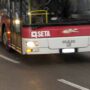 Copertina di Aggredisce sessualmente un 14enne alla fermata del bus, lui lo registra e lo fa arrestare