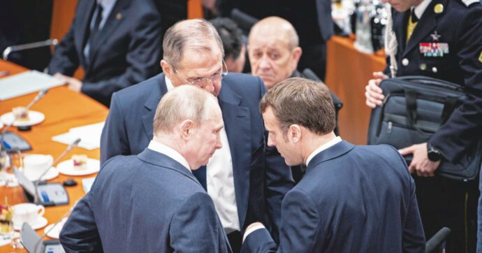 Guerra in Ucraina, i russi avanzano a Sumy “Portati via 50 civili” Putin apre a Macron