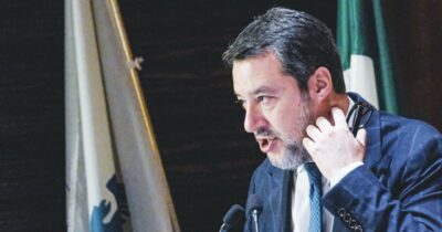 Copertina di Manovra: Salvini scarica le responsabilità sui tecnici. E Conte infilza Meloni