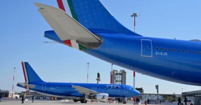 Copertina di Ita Airways. La strana alleanza con Volotea per la Sardegna