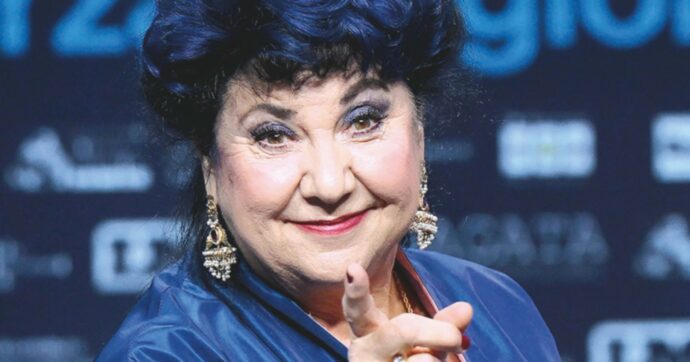 Intervista a Marisa Laurito: “Cosa cucinerei ai potenti? Cardi amari per Putin, vaccinara scotta a Meloni”