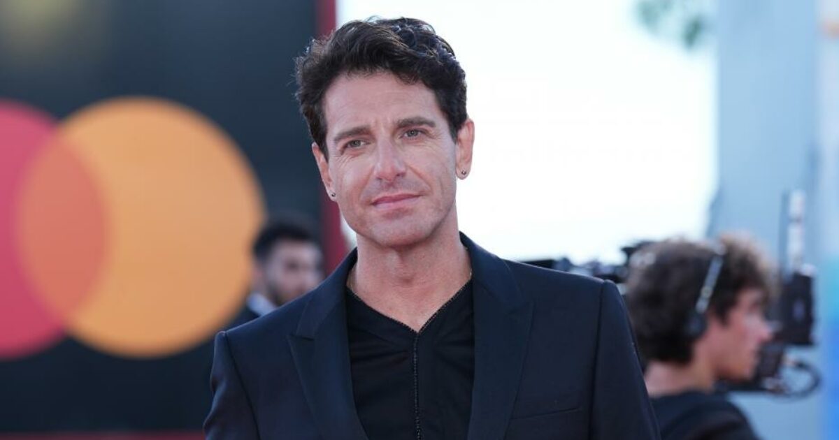 “Ho scoperto di avere la dislessia dopo i 30 anni, questo senso di inferiorità mi ha portato a una forte depressione. E’ una ferita per cui soffro ancora oggi”: parla Giampaolo Morelli