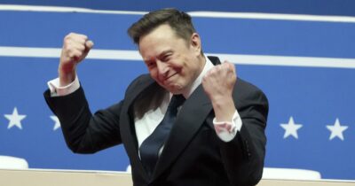 Copertina di Elon Musk vince il ricorso alla Corte suprema del Delawere: può incassare da Tesla il maxi compenso da 56 miliardi