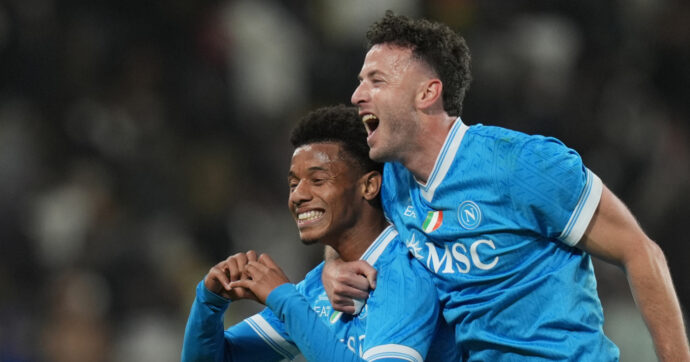 Il Napoli fa valere la legge della più forte: battuto il Bologna, è trionfo in Supercoppa italiana