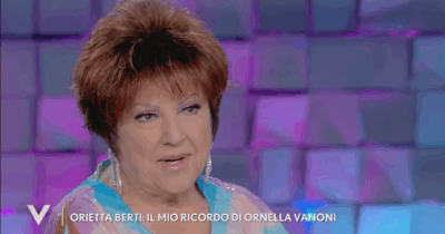 Copertina di “Ornella Vanoni mi ha chiamato tre giorni prima di morire”: la rivelazione di Orietta Berti a Verissimo