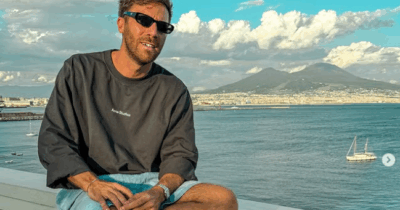 Copertina di “Mentre lavoravo come commesso è entrato in negozio Paolo Calabresi, ho azzardato una proposta e lui mi ha dato una mail. E’ così che sono entrato a Le Iene”: parla Nicolò De Devitiis