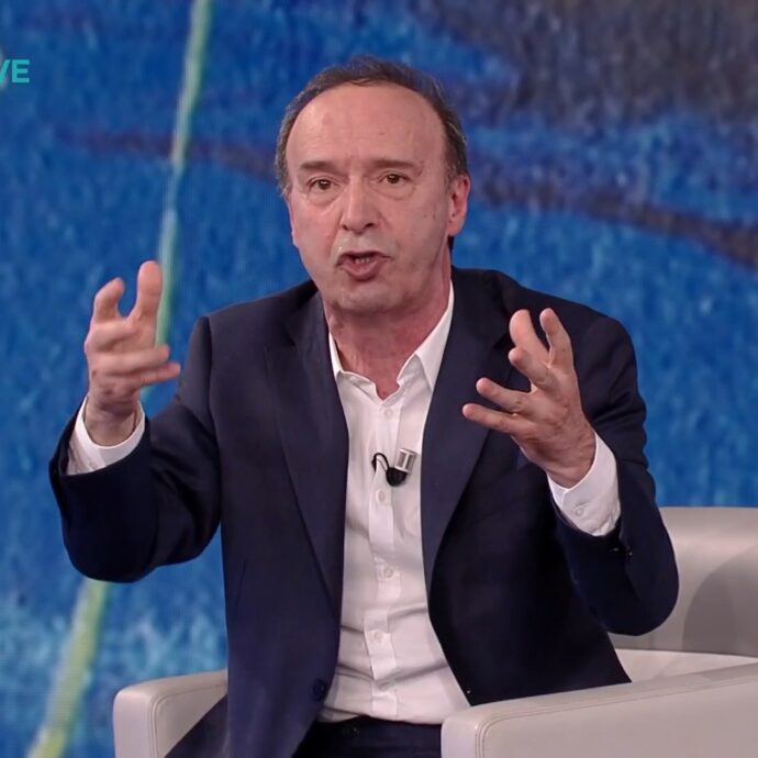 “Lo sai che ci sono dei geni che fabbricano armi invece di essere impiegati per la nostra felicità? È un’indecenza, è una cosa orribile la guerra”: lo show di Roberto Benigni da Fazio