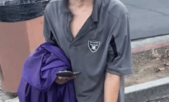 Copertina di L’ex star di Nickelodeon Tylor Chase oggi è un senzatetto: il video è virale sui social. La madre: “I soldi non lo aiuterebbero perché non sa gestirli”