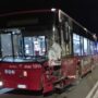 Copertina di Scontro all’alba tra un’auto e un bus dell’Atac: morta a Ostia una 27enne. S’indaga per omicidio stradale