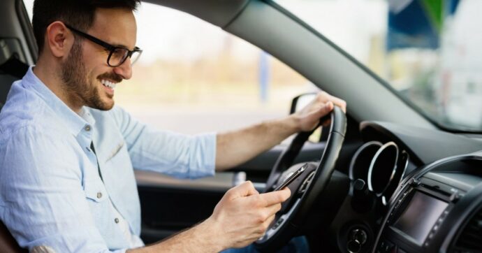 Guida più consapevole, ma i vizi sulle strade italiane sono duri a morire