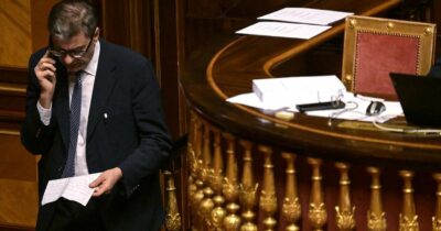 Copertina di Manovra, saltano all’ultimo secondo cinque misure: anche la norma che danneggia i lavoratori sottopagati