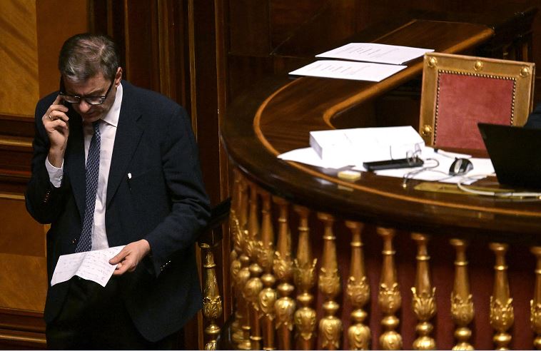 Manovra, saltano all’ultimo secondo cinque misure: anche la norma che danneggia i lavoratori sottopagati