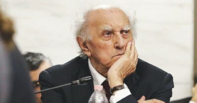 Copertina di Il lockdown, la crisi  e la sveglia di Ferrarotti  contro il “quotidiano sonnambulismo”