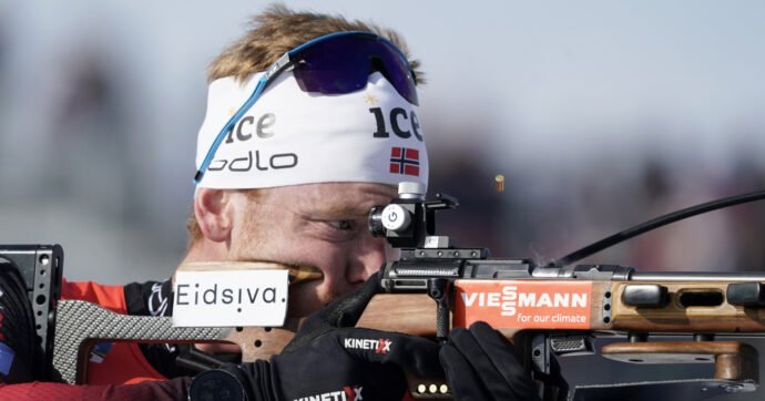Morto il biatleta Sivert Guttorm Bakken, è stato trovato senza vita in albergo in Trentino: aveva 27 anni