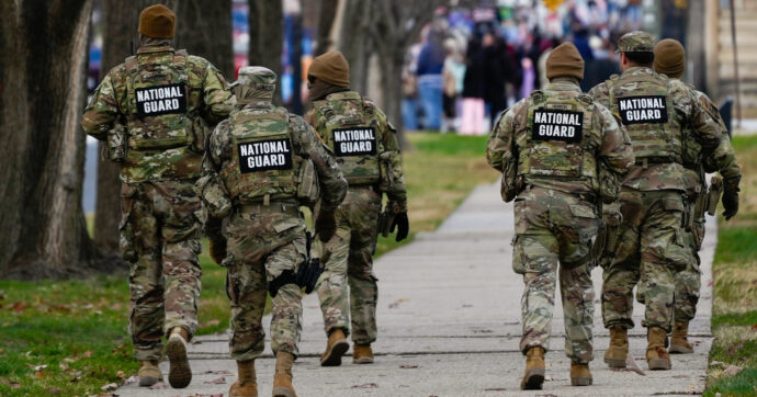 La Corte Suprema blocca Trump: no al dispiegamento dei soldati della Guardia Nazionale a Chicago