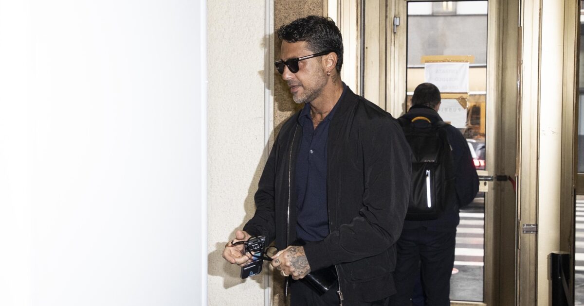 Caso Signorini, l’interrogatorio di Corona: “Ho più di 100 testimonianze e sono già pronte due denunce contro di lui. Ho fatto i nomi ai magistrati”