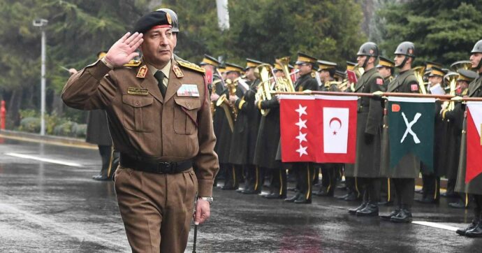 Turchia, precipitato vicino ad Ankara un jet con a bordo il capo di Stato maggiore libico: “Sono tutti morti”