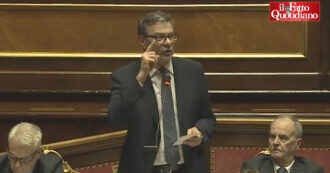 Copertina di Giorgetti difende la manovra. Poi ammette: “Non credo passerà alla storia”