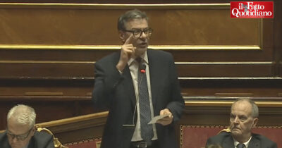 Copertina di Giorgetti difende la manovra. Poi ammette: “Non credo passerà alla storia”