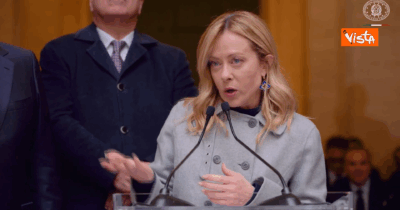 Copertina di “Il 2025 è stato duro, ma l’anno prossimo sarà molto peggio”: le parole di Meloni ai dipendenti di Chigi – Video
