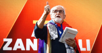 Copertina di “I preti invitino tutti i cristiani a togliere i soldi da banche che investono in armi”. Il grido di Padre Zanotelli per riscoprire la disobbedienza civile