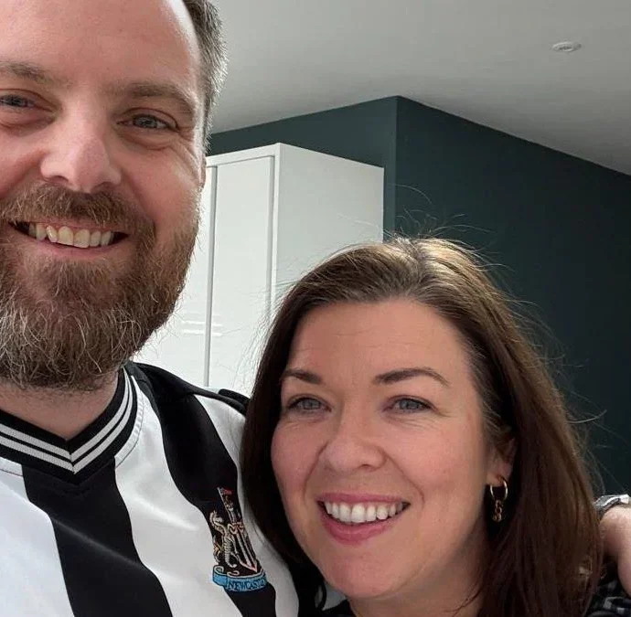 “È il giorno più felice della mia vita”: esulta per la vittoria della sua squadra, poi accompagna la moglie al supermercato e muore per una lite