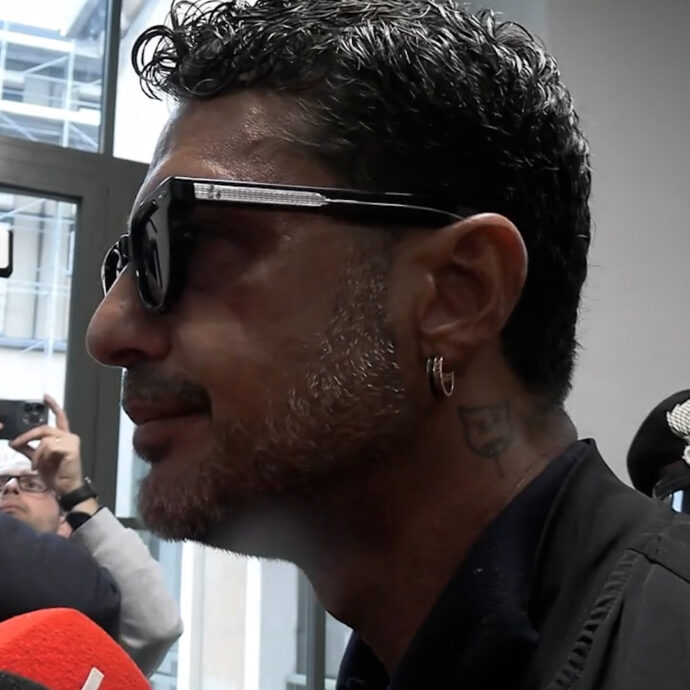 “Se prendono il cellulare di Signorini trovano Sodoma e Gomorra. Nel giro di cinque giorni gli bussano a casa”: Corona scatenato dopo l’interrogatorio in tribunale