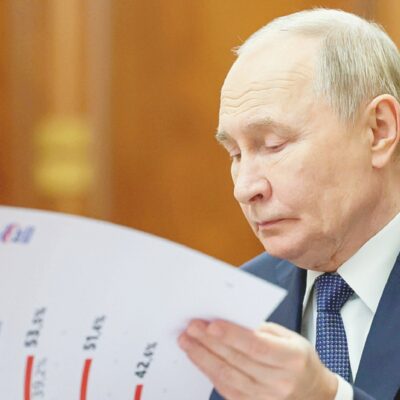 Copertina di Sanzioni ai “filo-russi”, l’ex colonnello svizzero Baud: “Contro di me il metodo Albanese: ho i conti bloccati, l’Ue come Berlino Est”