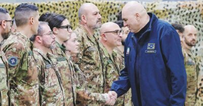 Copertina di Manovra, il documento di Crosetto: “1,1 mld per la Difesa non bastano, lontano dagli obiettivi Nato. Nel 2026 aumentano le spese”